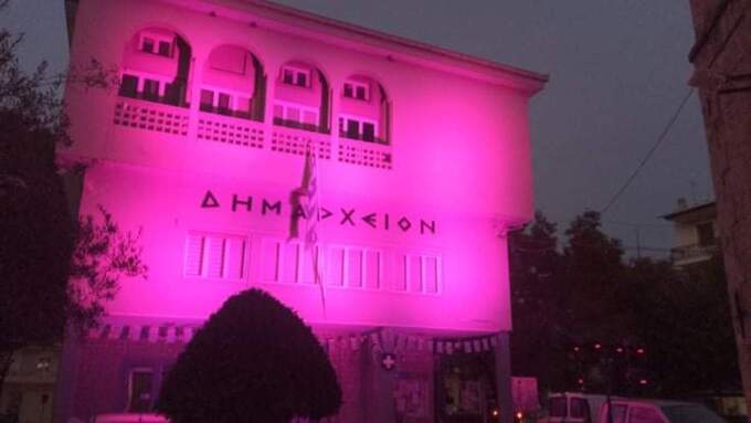 Φωτογραφία Φωταγώγηση του Δημαρχείου Νάουσας για τον Μήνα Πρόληψης του Καρκίνου του Μαστού